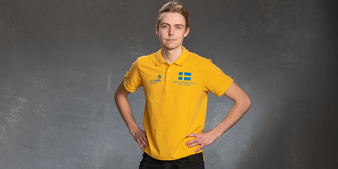 Nils Holm i Sveriges gula landslagströja.