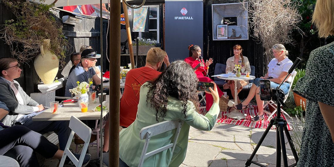 Silvia Kakembo, Marie Nilsson och Christina Andersson samtalar om dödsolyckor på arbetsplatsen.