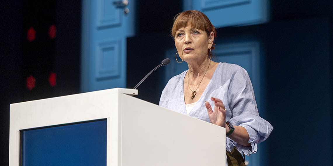 Marie Nilsson i talarstolen