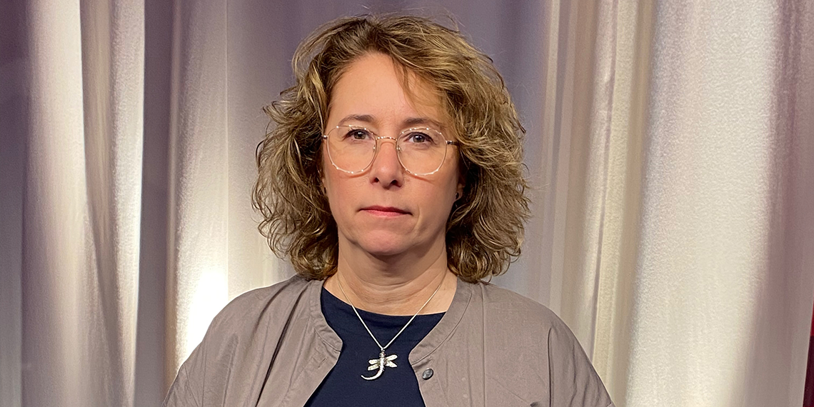 Gabriella Lavecchia tittar in i kameran.