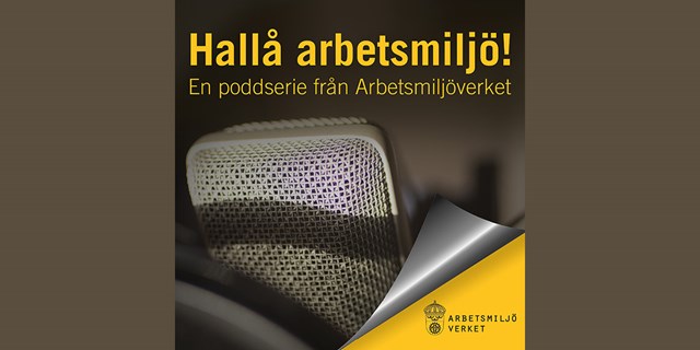 Bild av mikrofon mot mörk bakgrund med texten: Hallå arbetsmiljö! En poddserie från Arbetsmiljöverket samt myndighetens logotyp.