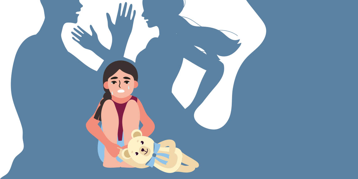 Illustration, ett barn gråter med en nalle i famnen, i bakgrunden syns silhuetterna av ett par som bråkar