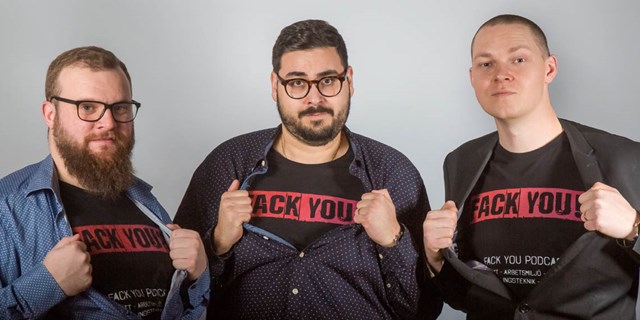 Bild på Isak Ekblom, Jim Tellefsdal och Sebastian Borssén, alla har tröjor på sig som har texten "Fack you!" på bröstet