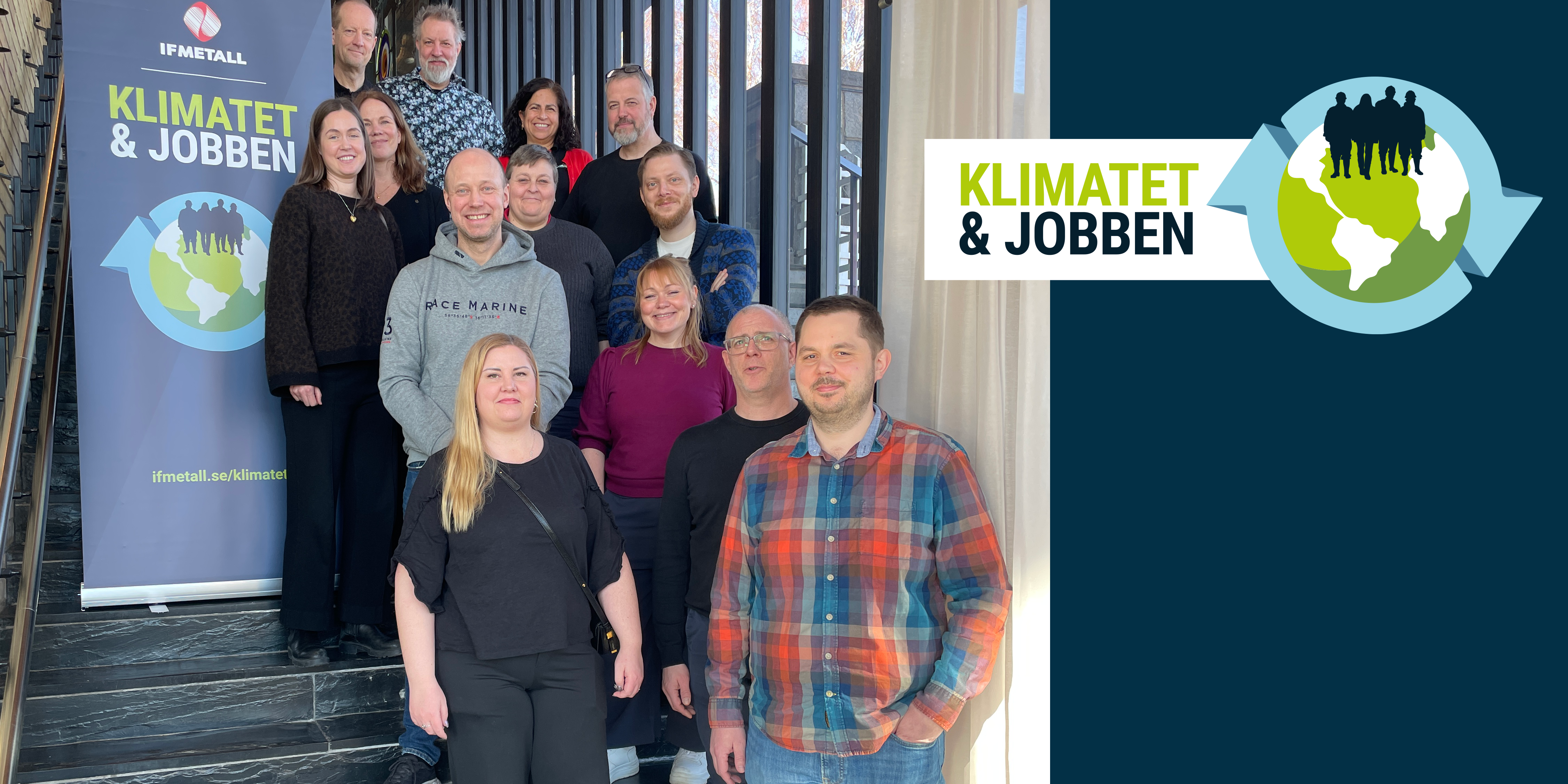 Några av de som medverkade på konferensen står i en trappa