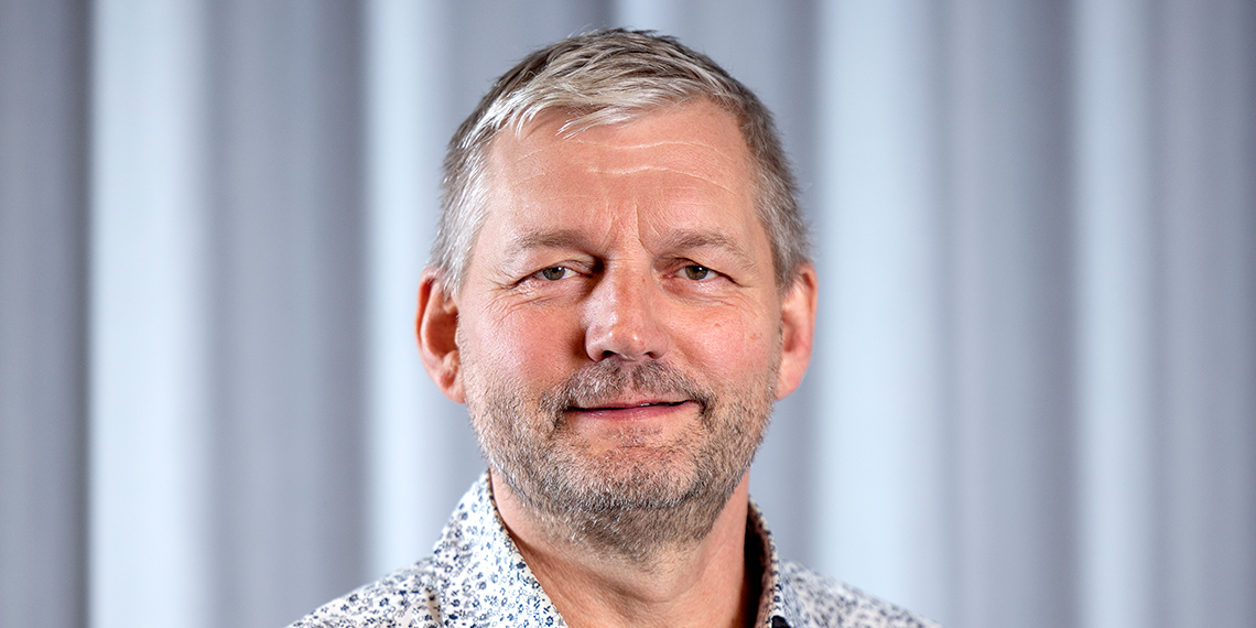 Tomas Karlsson, ordförande SSAB-klubben i Luleå, tittar leende in i kameran.