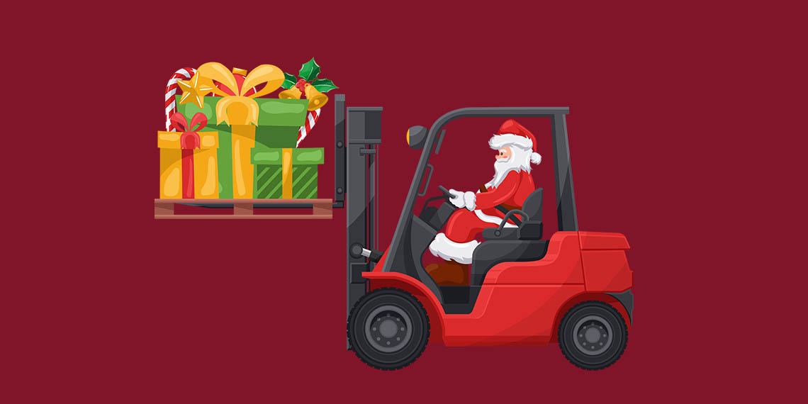 En jultomte kör en truck med en pall och paket