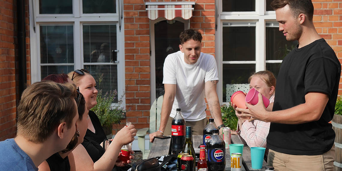 Unga förtroendevalda träffas och grillar.  mil Sandin (SSU), Sara Ingard (SSU), Jennifer Falk (Handels), Ellika Cedergren (Handels), Joel Forsell (Byggnads), Moa Rydberg Astley (Handels), Alexander Pettersson (Byggnads)