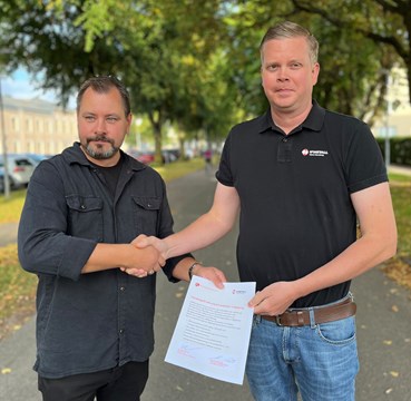 Handslag Karl och Gustav-3.jpg